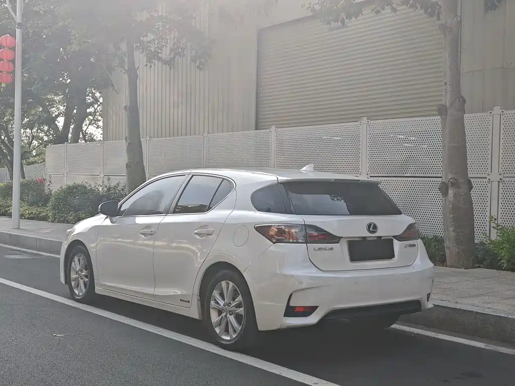 Lexus CT 2015 CT200h