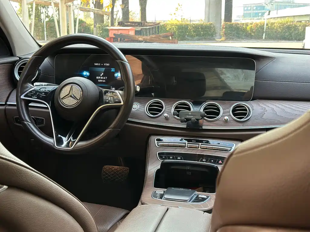 MERCEDES-BENZ E CLASS