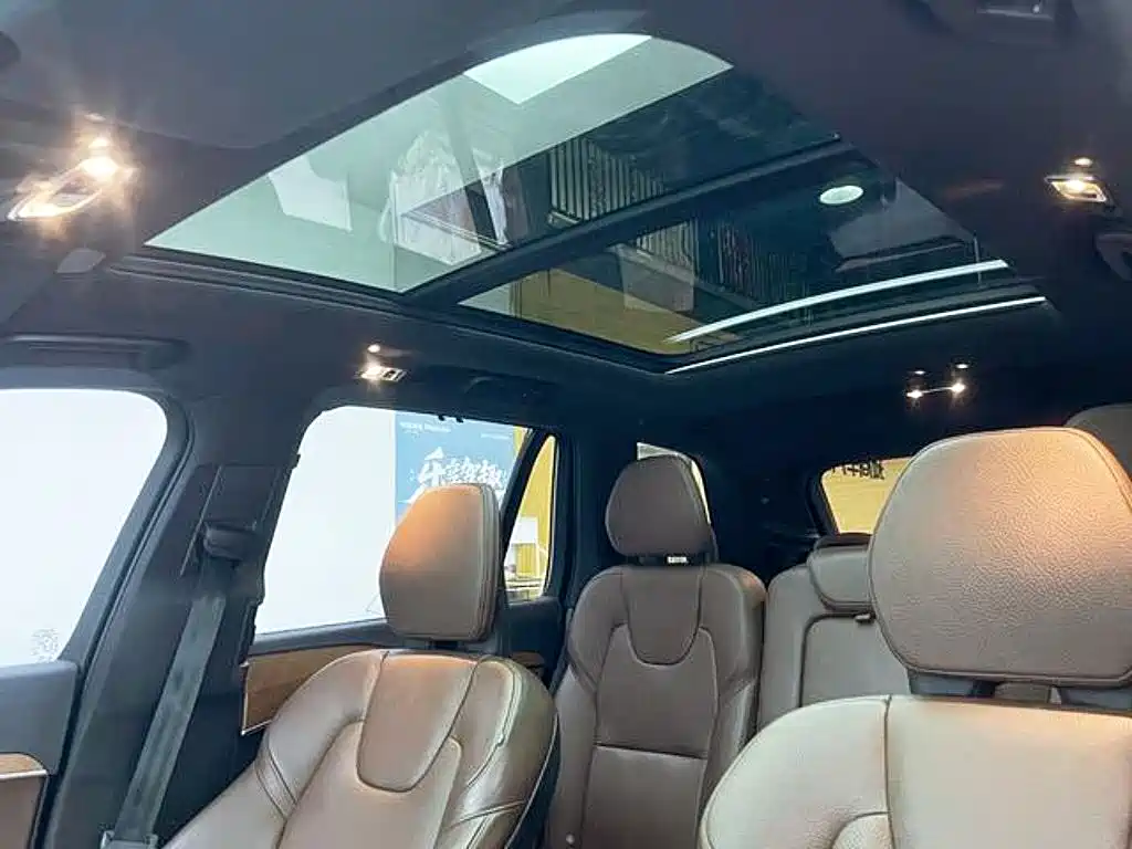 Volvo XC90 — миниатюра 10