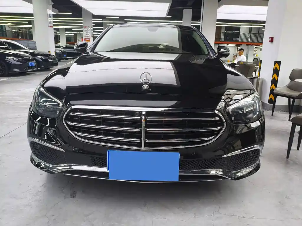 Mercedes-Benz E-Class — миниатюра 2