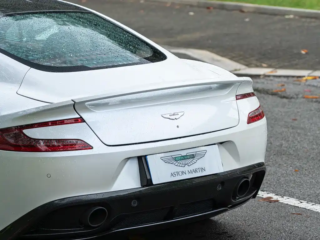 Aston Martin Vanquish — миниатюра 7