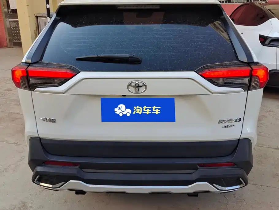 Toyota RAV4 — миниатюра 4