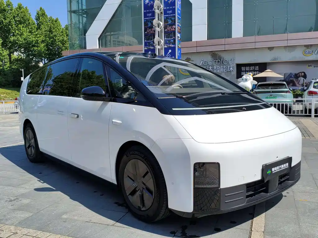 Li Auto MEGA 2025 Home