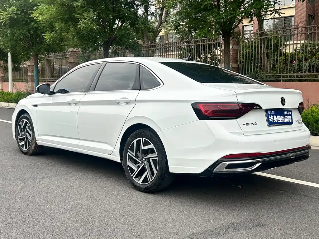 Volkswagen Sagitar 2023 300TSI DSG