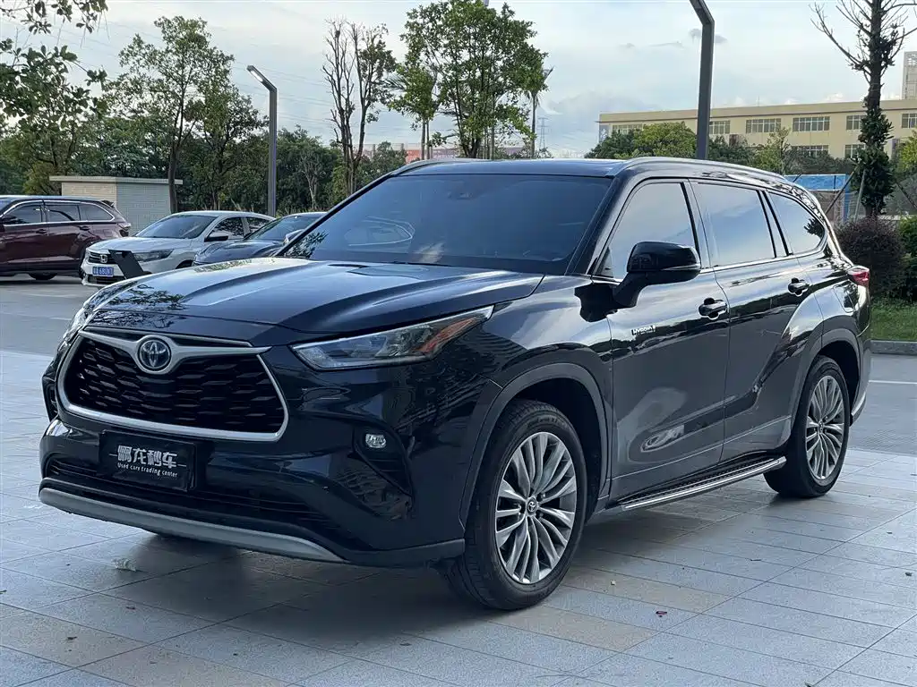 Toyota Highlander 2023 2.5L Luxury 7 мест