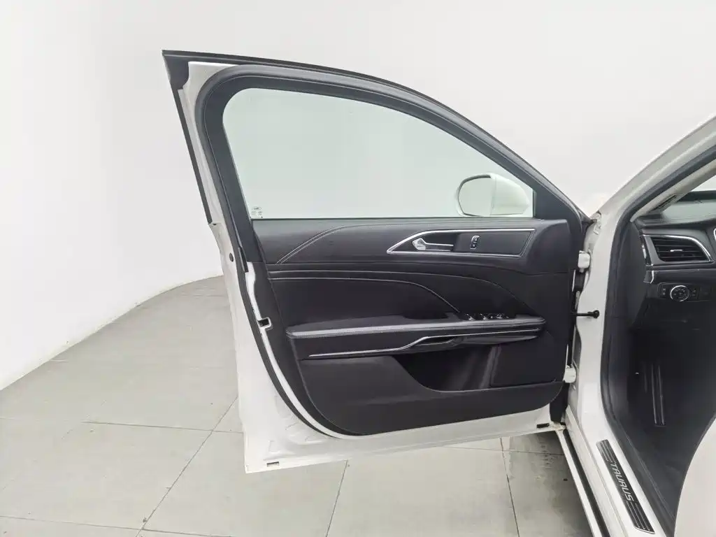 Ford Taurus — миниатюра 8