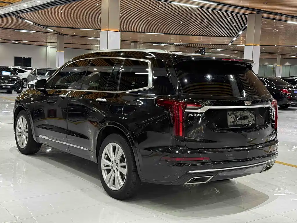 CADILLAC XT6