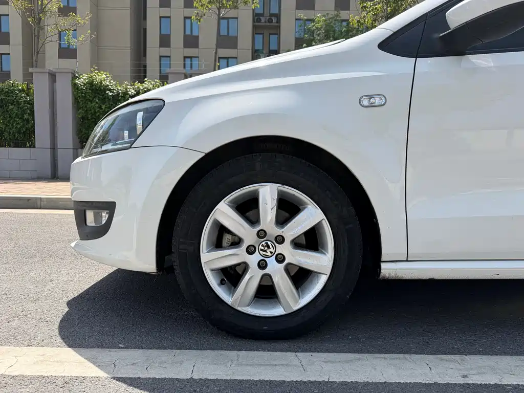 Volkswagen Polo 2013 1.4L AT Comfort