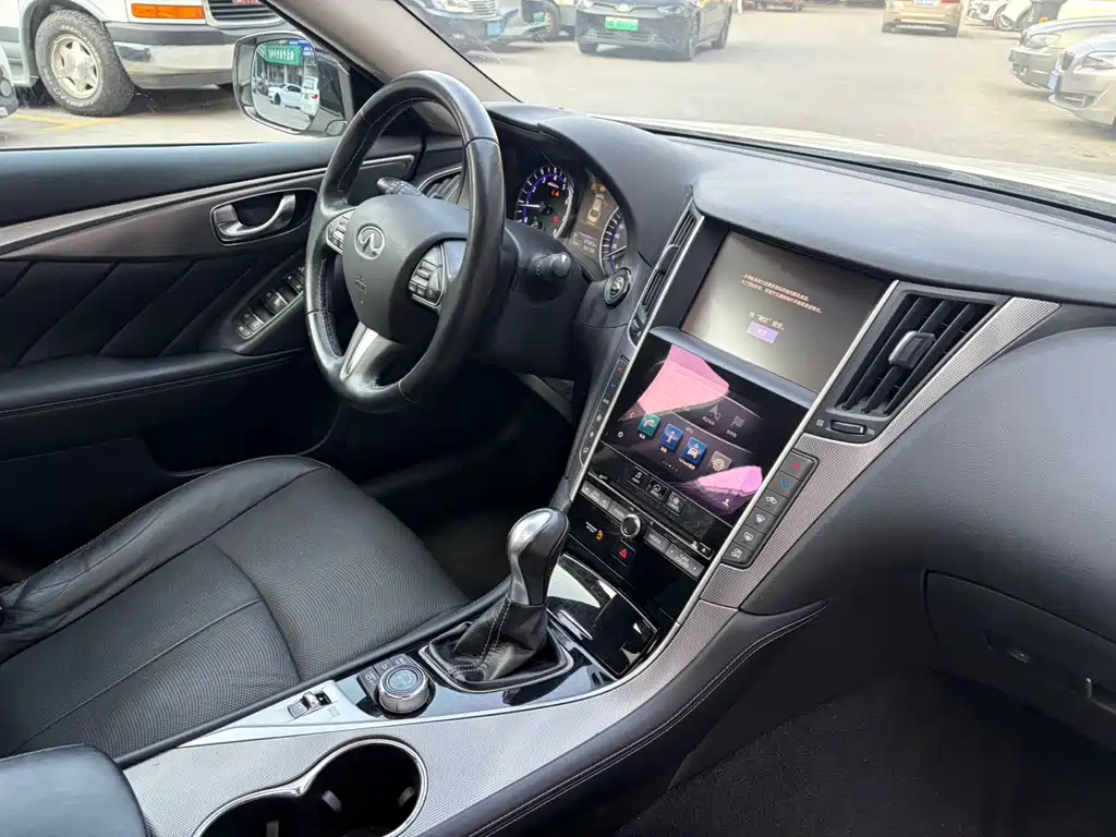 INFINITI Q50L