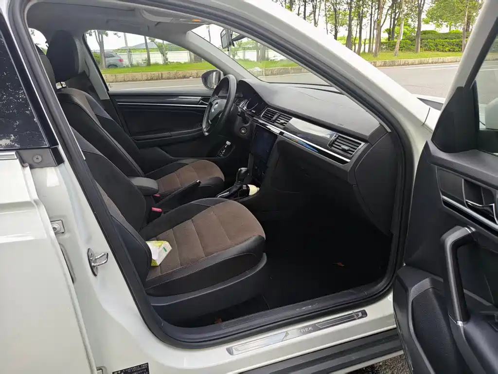 Volkswagen C-Trek 2017 1.6L AT Comfort