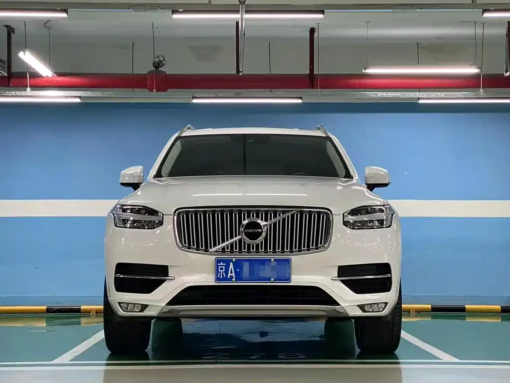 Volvo XC90 2018 T6 5 мест