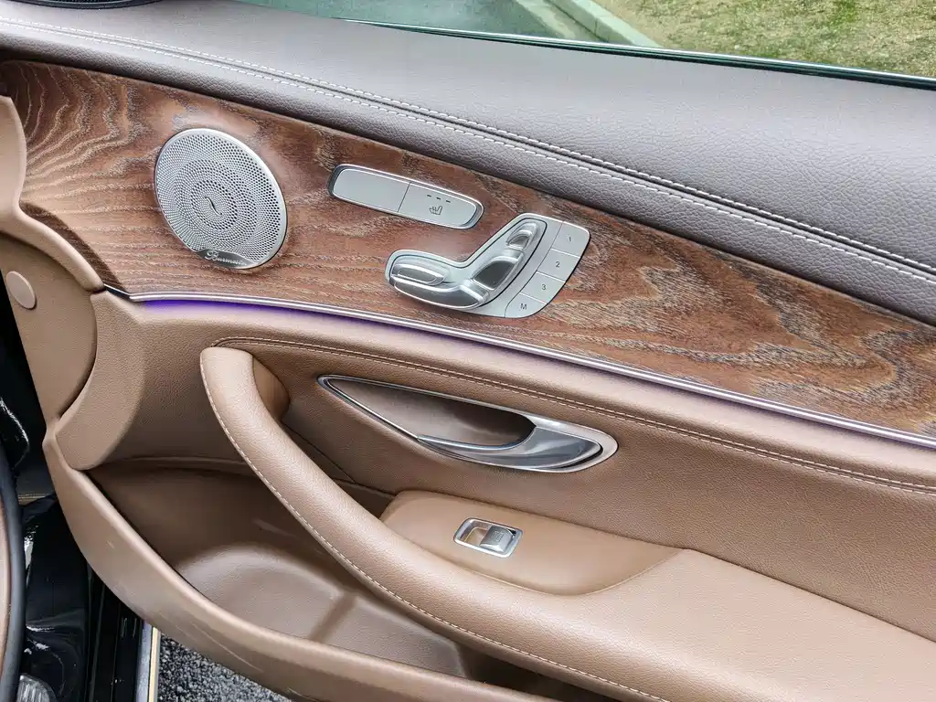 Mercedes-Benz E-Class — миниатюра 13