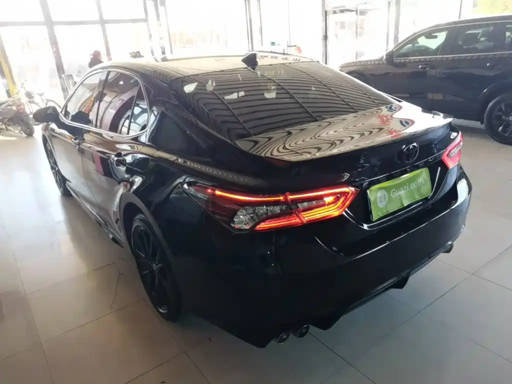 Toyota Camry — миниатюра 5
