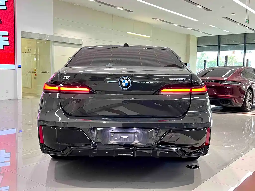 BMW i7 — миниатюра 10