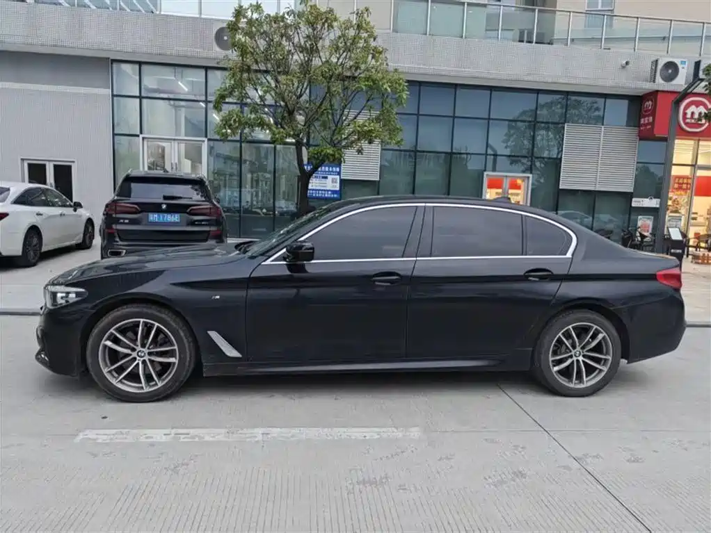BMW 5 Series — миниатюра 3