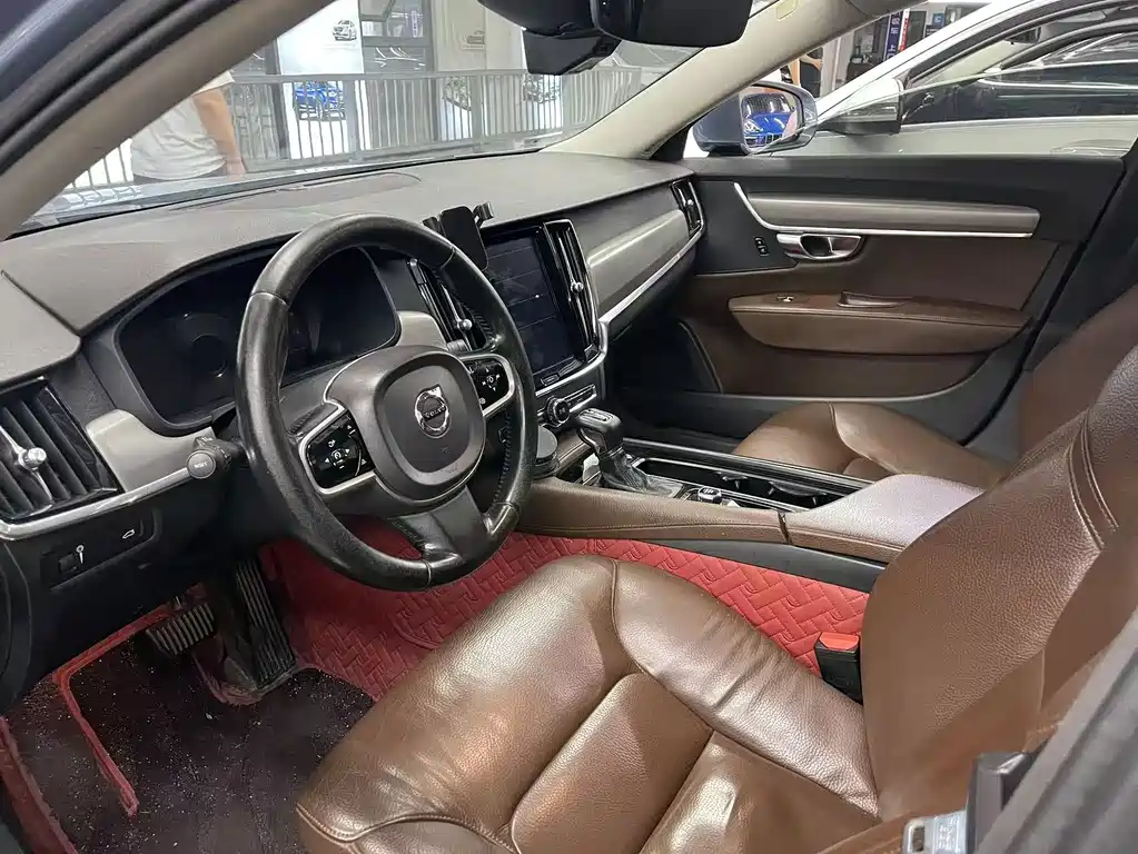 Volvo S90 2018 T4
