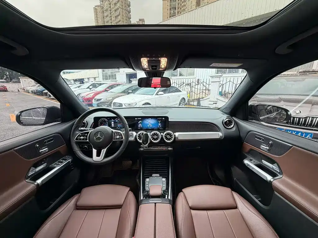 Mercedes-Benz GLB — миниатюра 8