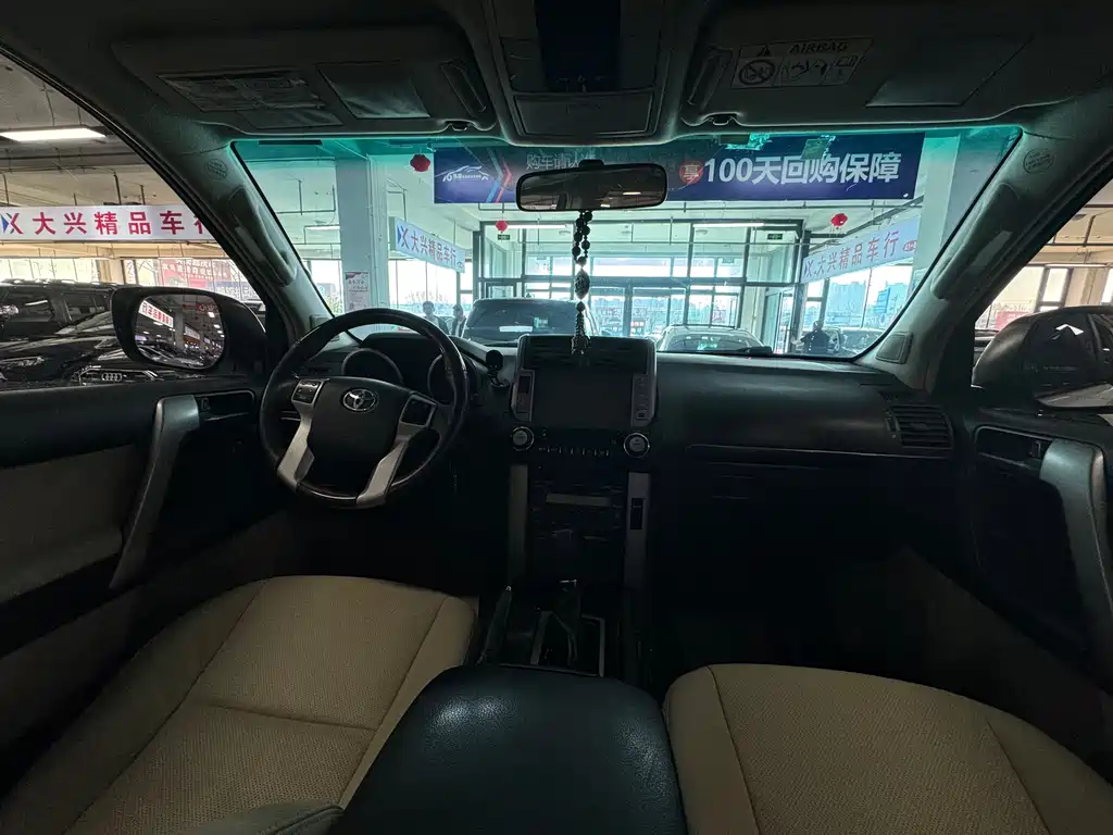 Toyota Land Cruiser Prado 2010 2.7L AT Luxury