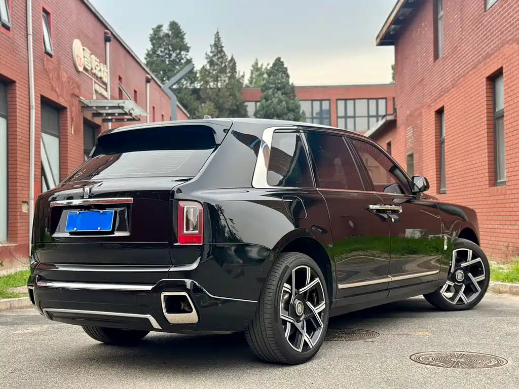 Rolls-Royce Cullinan 2018 мест