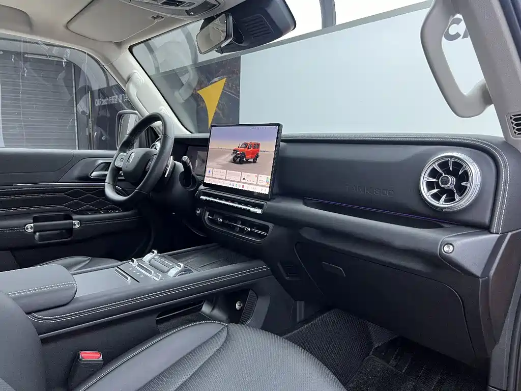 TANK TANK 300 NEW ENERGY