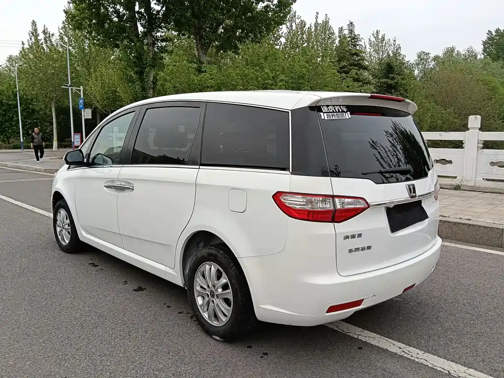 Luxgen Big 7 MPV — миниатюра 5