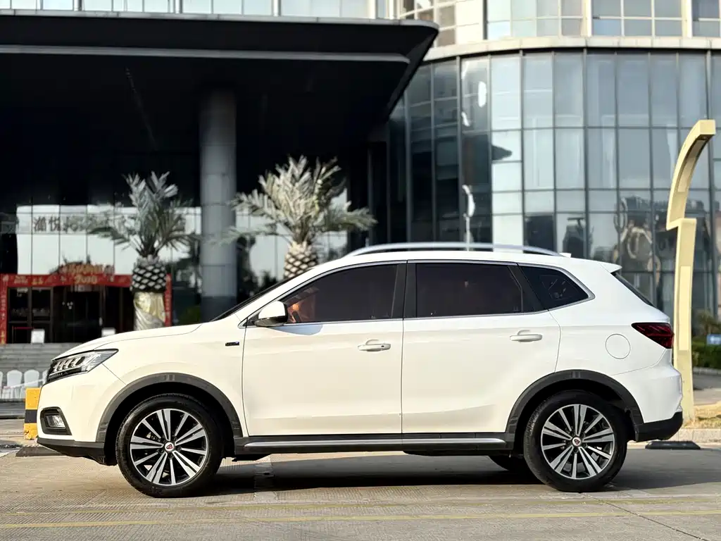 ROEWE RX5