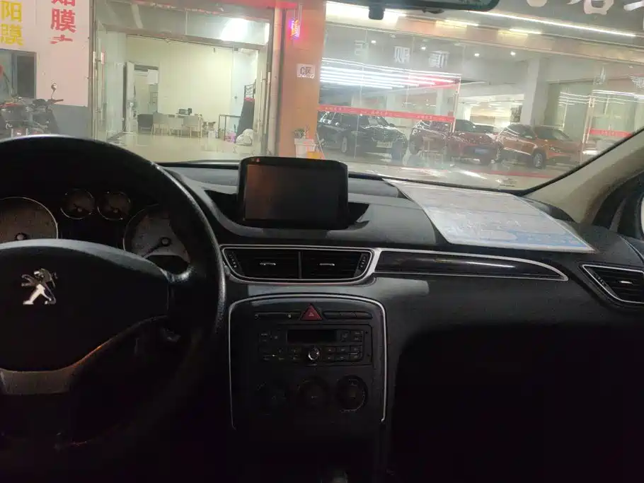 Peugeot 308 — миниатюра 13