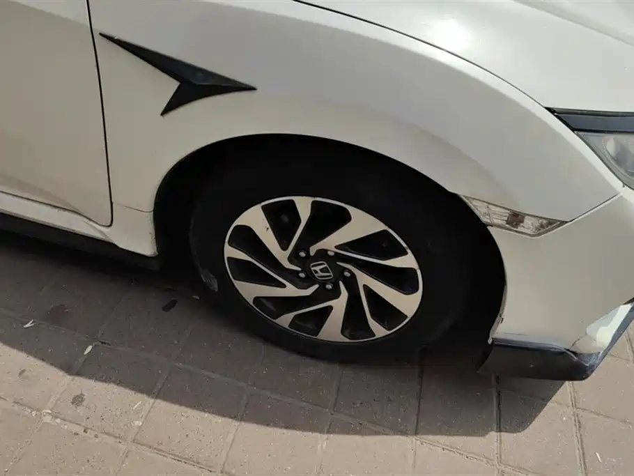 Honda Civic 2016 220TURBO MT Luxury