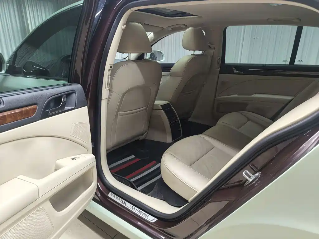 Skoda Superb — миниатюра 10