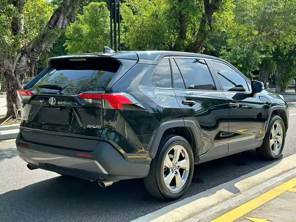 Toyota RAV4 — миниатюра 7