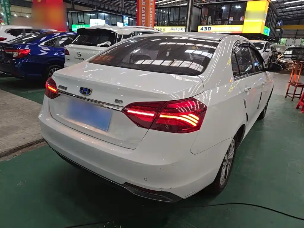 Geely Emgrand — миниатюра 7