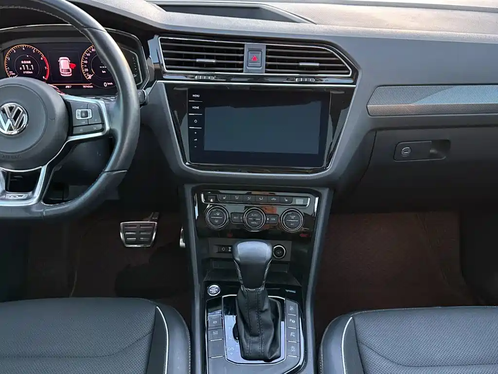 Volkswagen Tiguan L — миниатюра 21