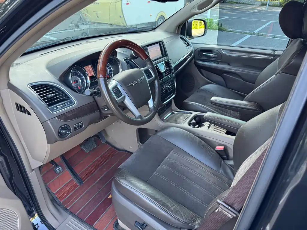 Chrysler Grand Voyager (Import) — миниатюра 14