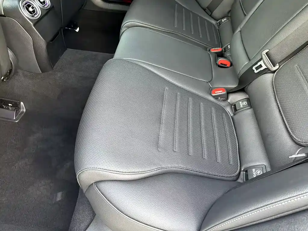 Mercedes-Benz C-Class — миниатюра 16