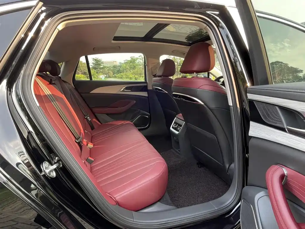Hongqi H5 2025 2.0T AT