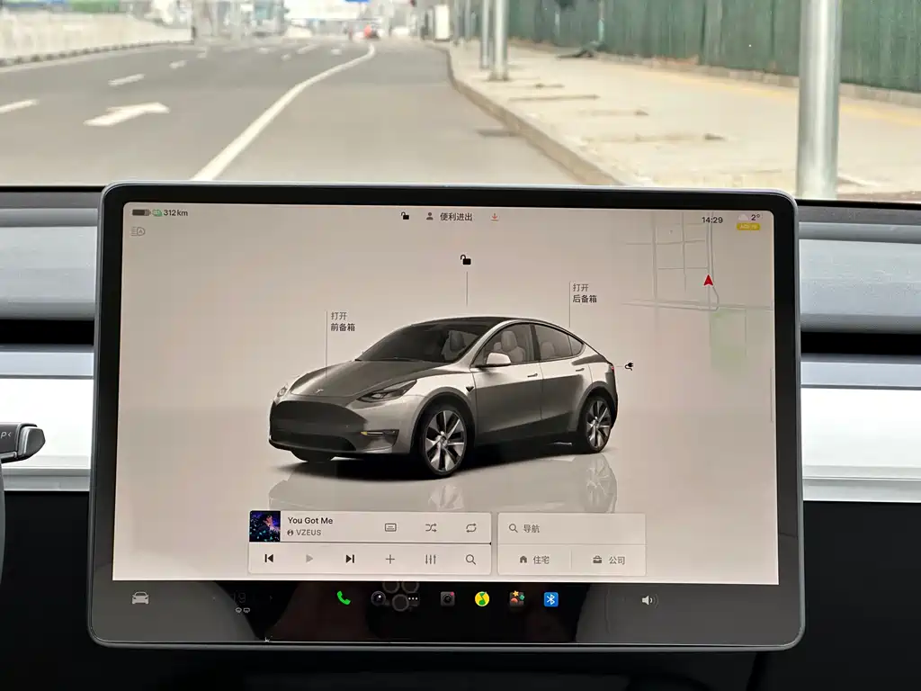 TESLA MODEL Y