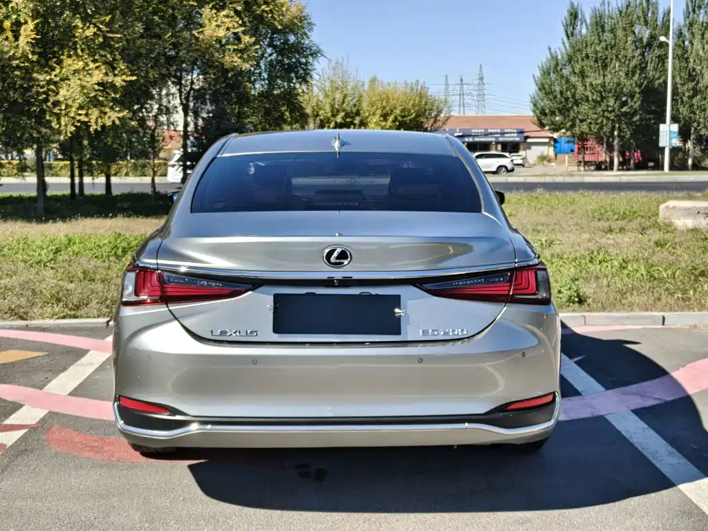 Lexus ES — миниатюра 5
