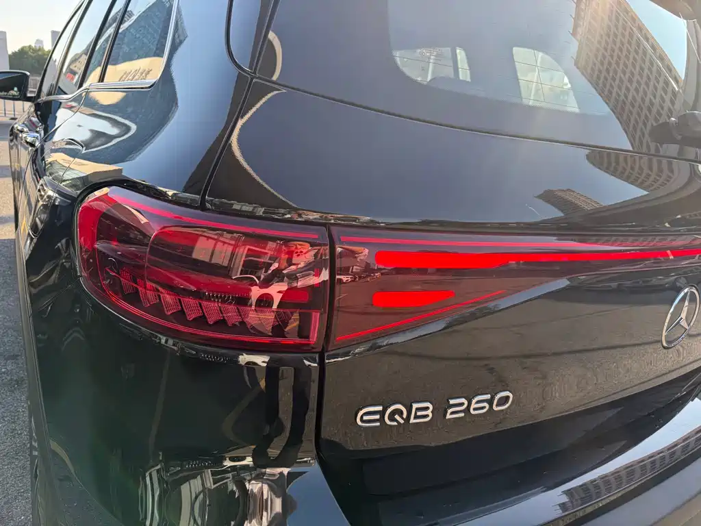 Mercedes-Benz EQB — миниатюра 12