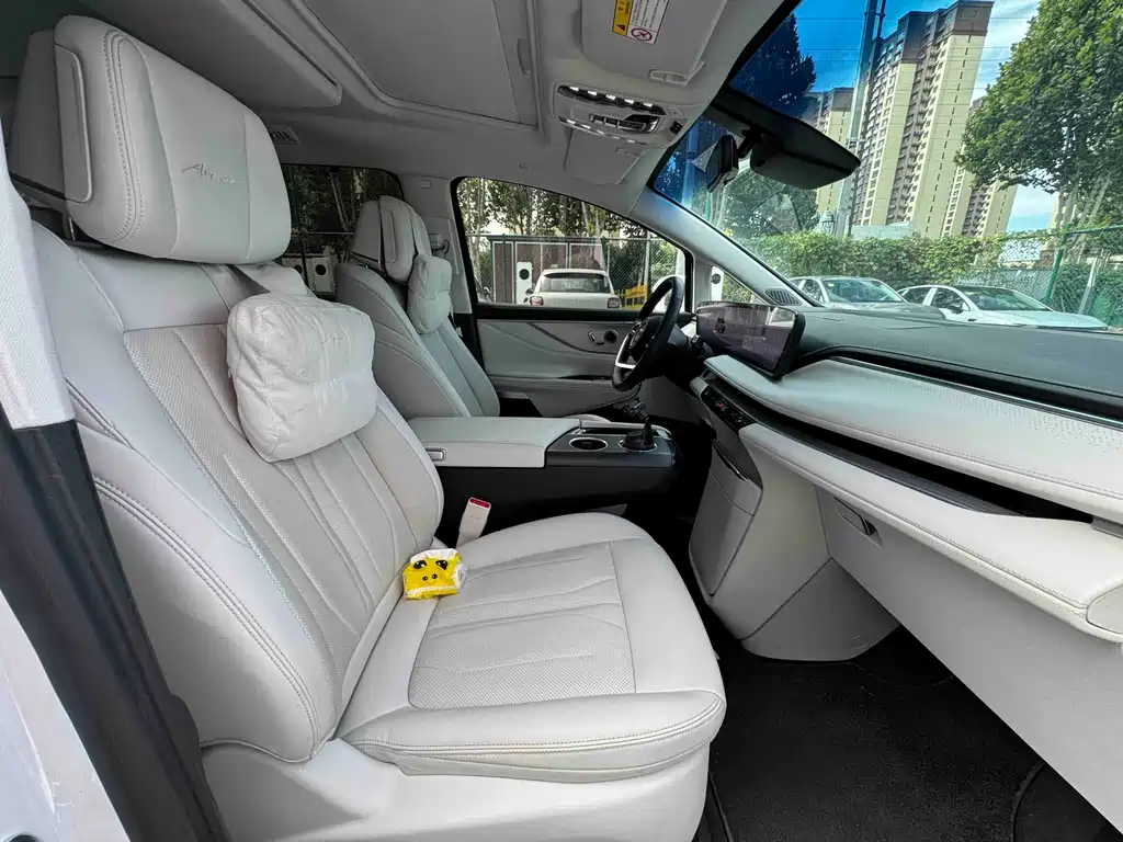 Buick GL8 Hybrid — миниатюра 7