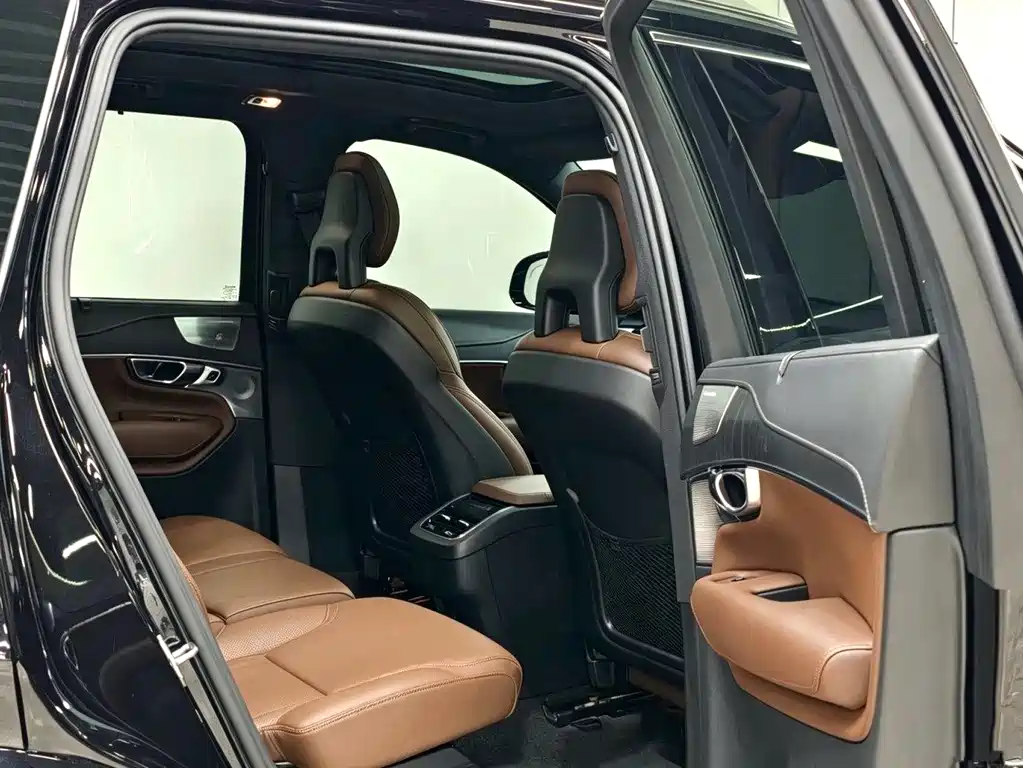 Volvo XC90 2021 B6 Luxury 7 мест