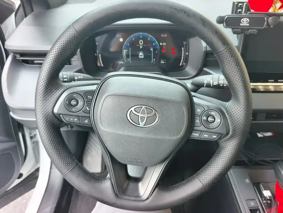Toyota Corolla Cross — миниатюра 15