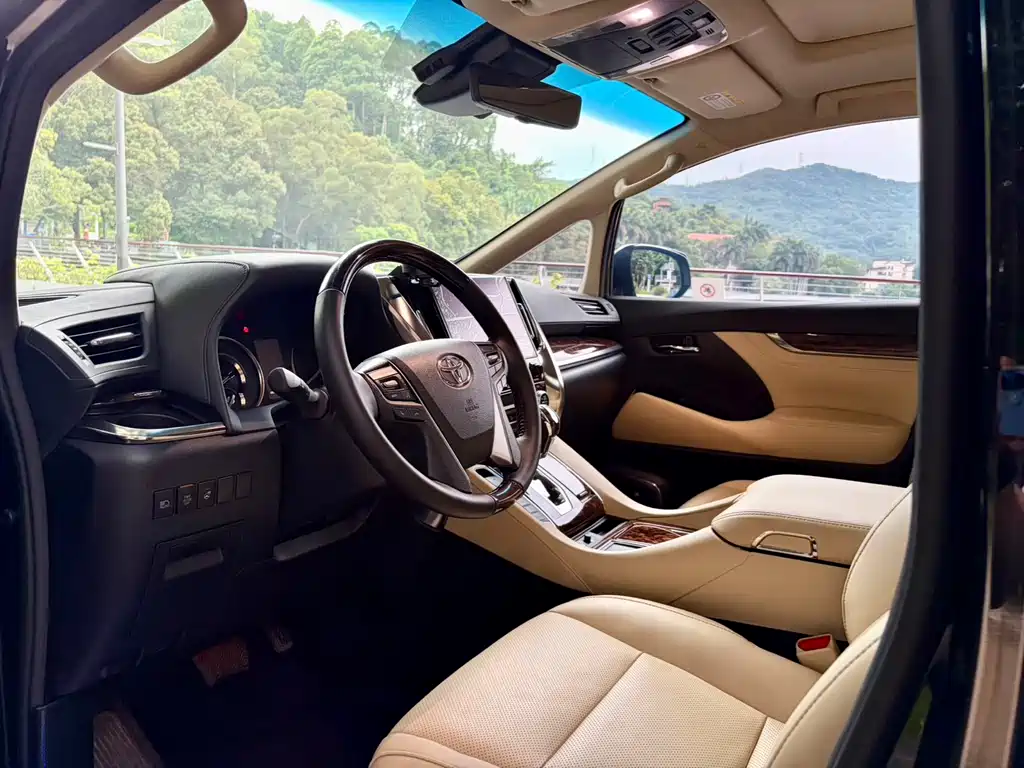 Toyota Alphard 2021 2.5L Luxury