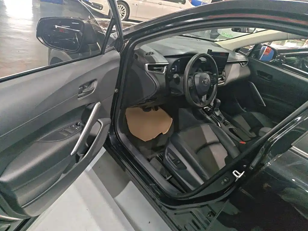Toyota Corolla Cross — миниатюра 16