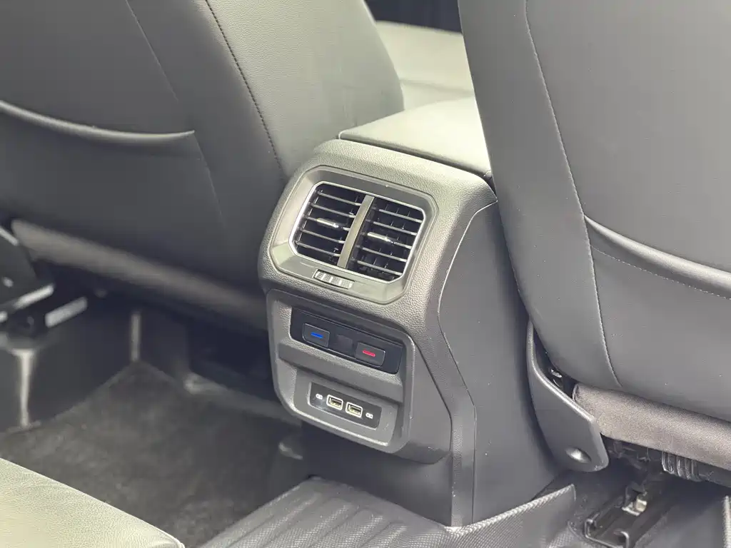 VOLKSWAGEN TIGUAN L NEW ENERGY