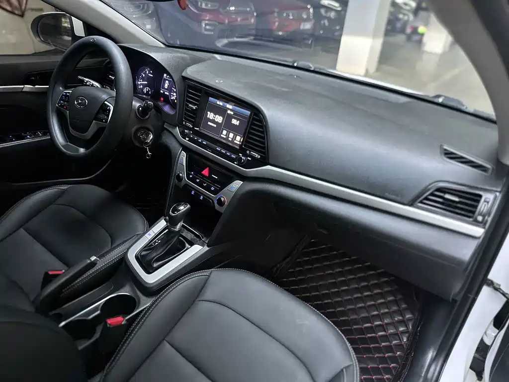Hyundai Elantra — миниатюра 4