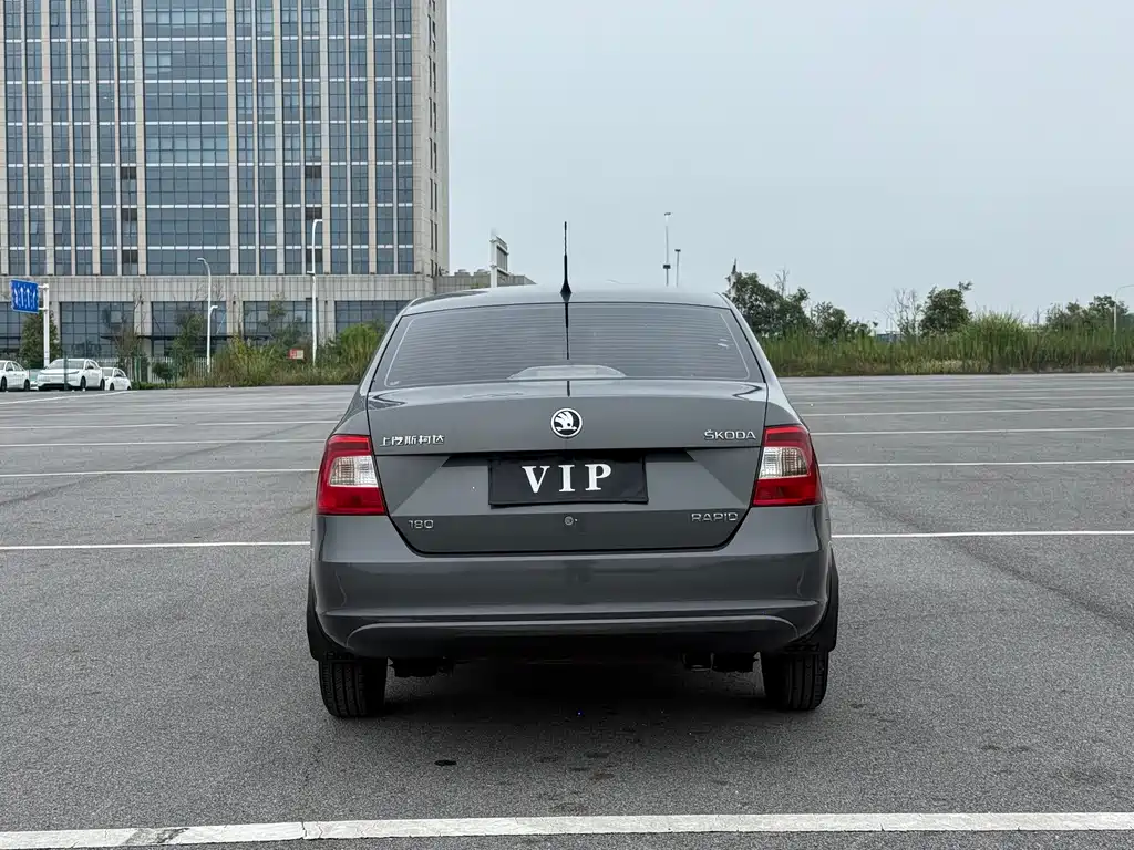 Skoda Rapid — миниатюра 5