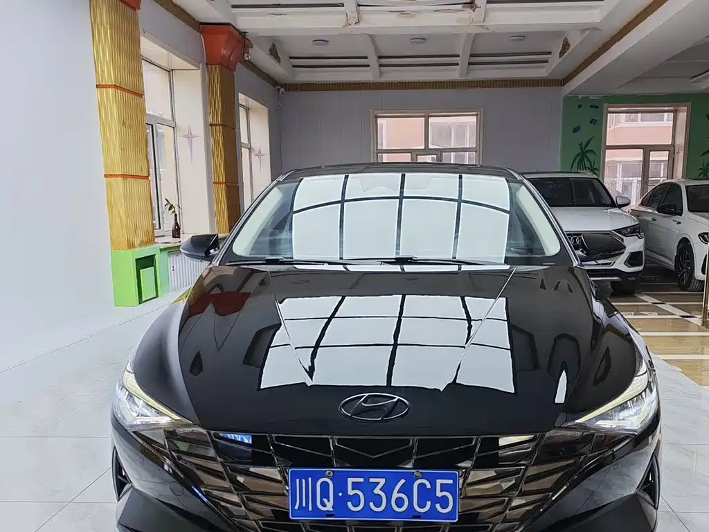 Hyundai Elantra 2022 1.5L CVT LUX Premium Edition