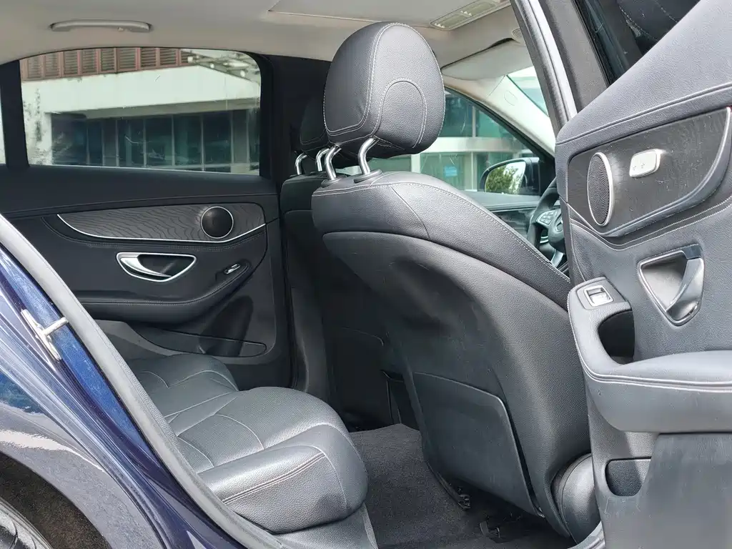 Mercedes-Benz C-Class — миниатюра 11
