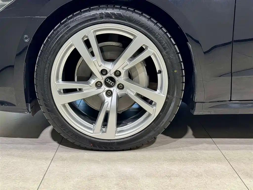Audi A7L 2024 45TFSI quattro S-line