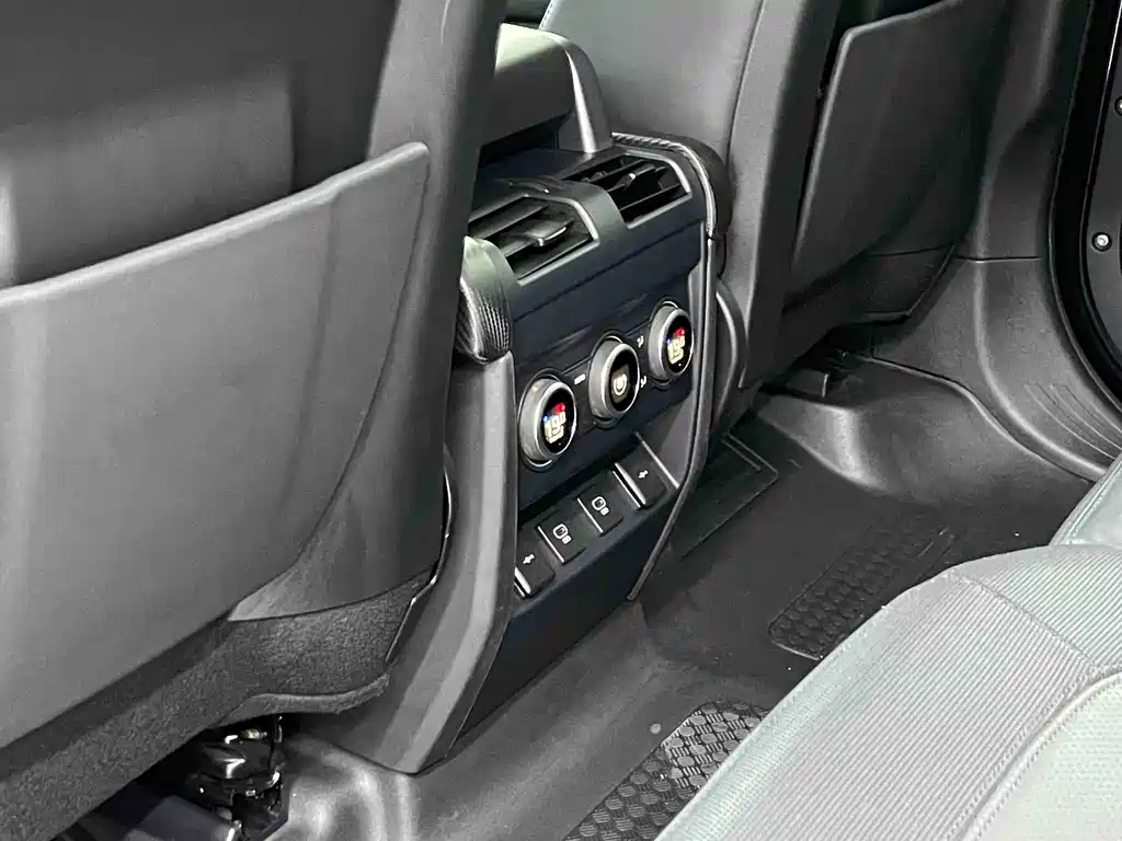 Land Rover Defender — миниатюра 21
